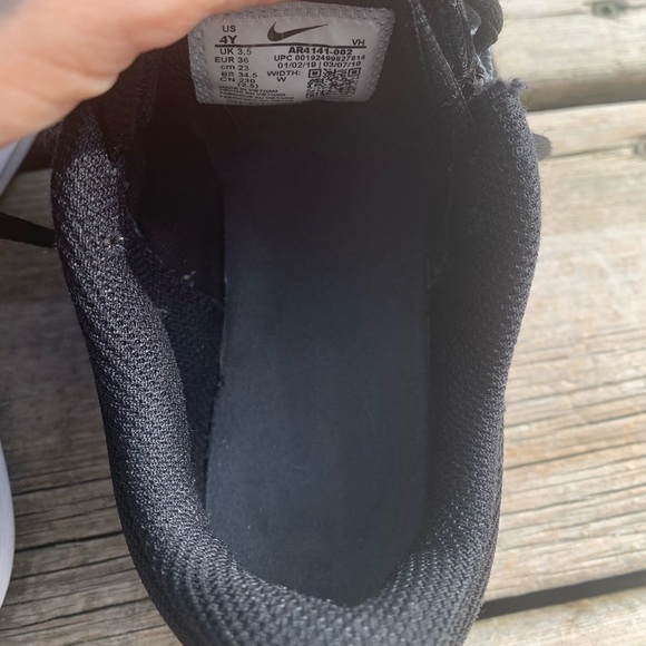 Nike Downshifter 9 Running Shoes Black White Youth Size 4Y - Picture 11 of 11